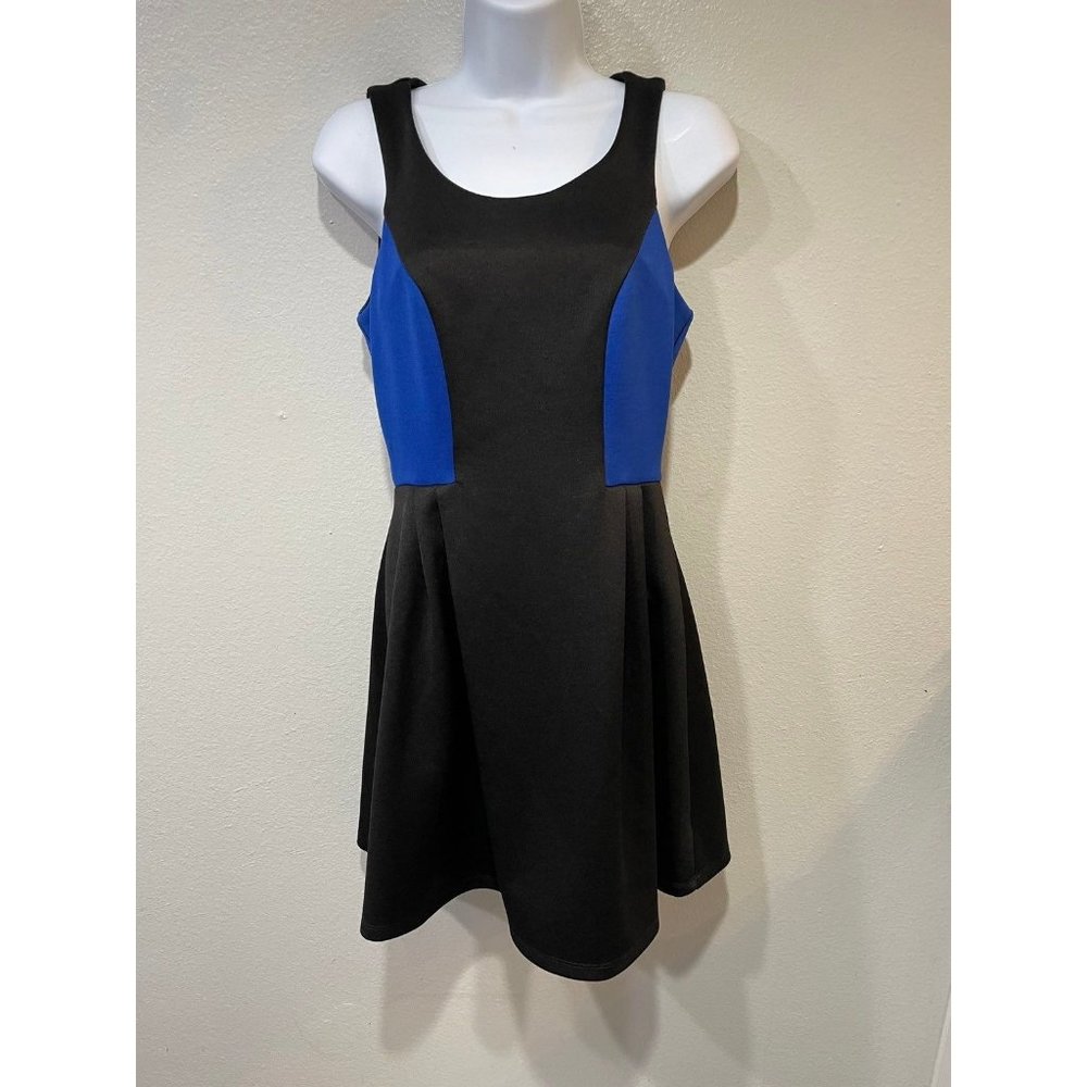 Material Girl Dress w/ zipper back Women’s M